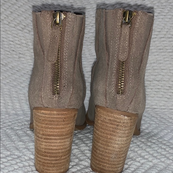 Urban Outfitters Stacked Heel Ankle Bootie - Picture 4 of 8